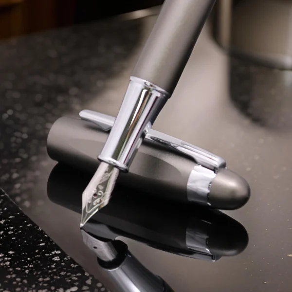 Classic Metal Fountain Pen – Cap & Clip Design