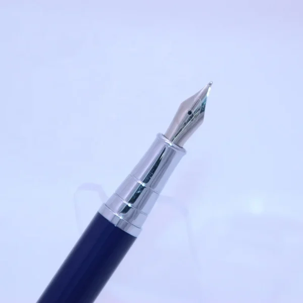 H19c78a62da654354bf15e21894565743A.webp Royal Blue Metal Fountain Pen – Classic Design