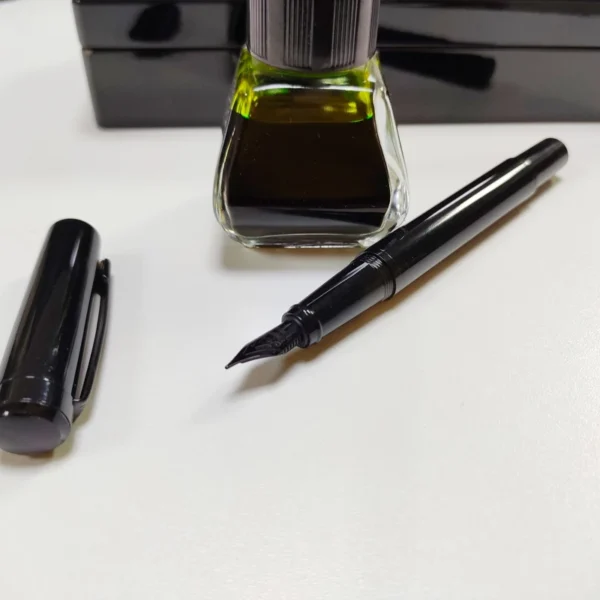 Metal Fountain Pen – Classic Office Style