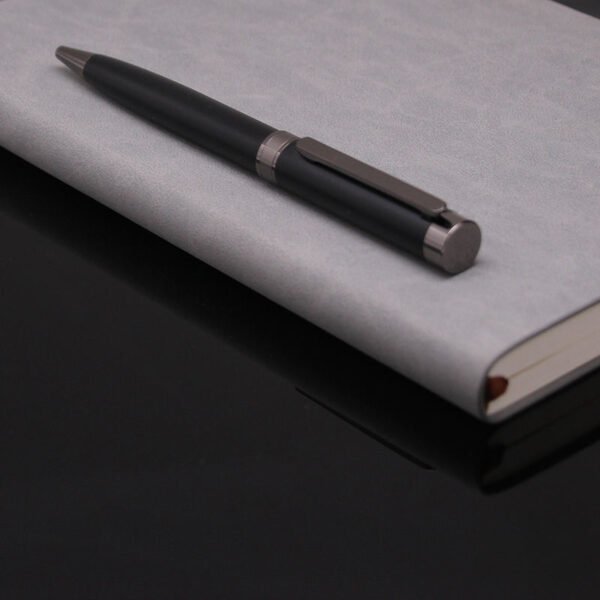 H5285d0fd9edd4a0284e1e53be97dcabcJ.jpg_960x960q80.jpg Chrome & Black Twist-Action Ballpoint Pen