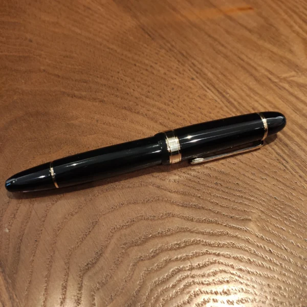 H894e5796eb1c40d39eab0d17c693fbcaZ-2.webp Metal Fountain Pen – Wide Gold & Silver Clip