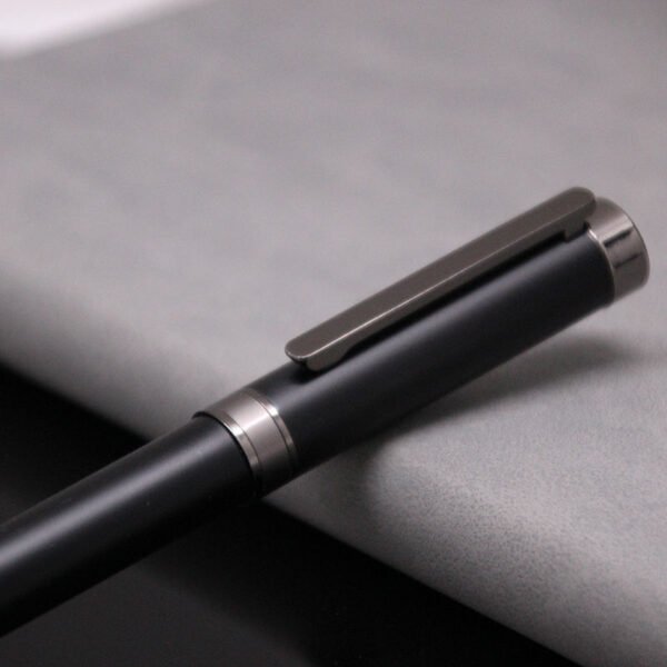 H92a86d9ce1be4b5b92f8445566654d7dN.jpg_960x960q80.jpg Chrome & Black Twist-Action Ballpoint Pen