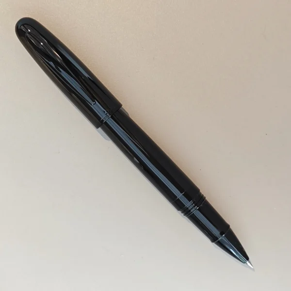 Shark-Shaped Metal Fountain Pen – Statement Design