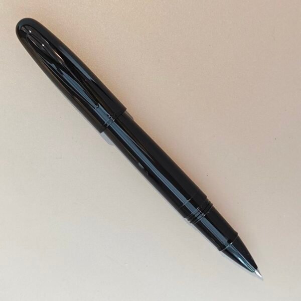 Shark-Shaped Metal Fountain Pen – Statement Design