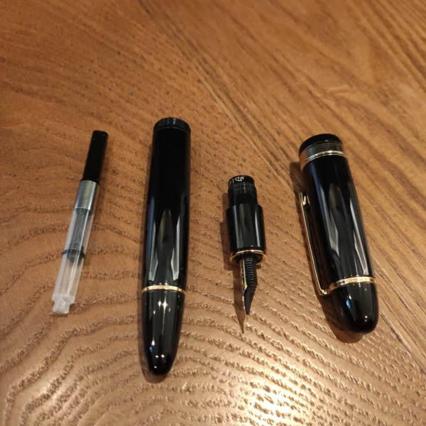 Hd1b1b2afb98242aa9aa18faad3bbeaddO-2.webp Metal Fountain Pen – Wide Gold & Silver Clip